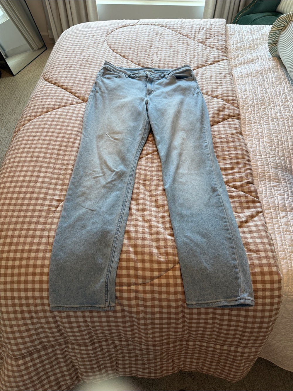 Old Navy Light Blue Straight-Leg Women’s Jeans